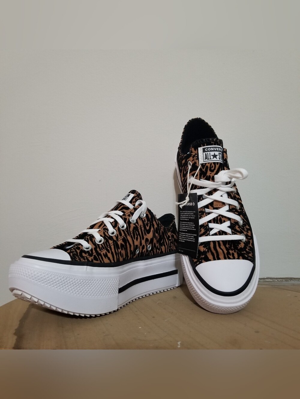 NEW! Converse Chuck Taylor All Star Lift Low Leopard Print Platform Sz 10 - Picture 5 of 8